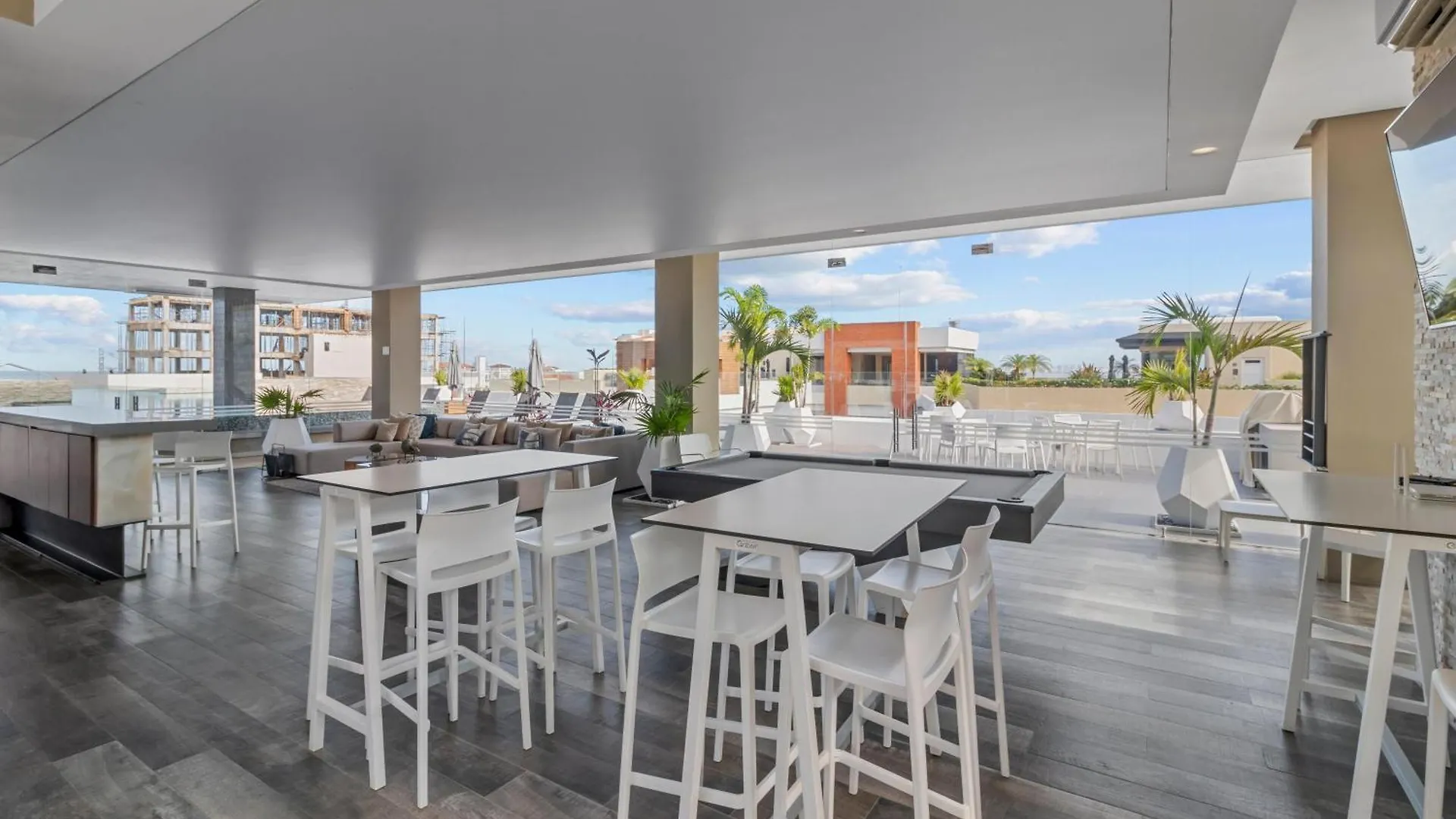 Studio In Central Location, Rooftop Pool, Hot Tub, Gym, Fire Pit プエルトバラータ