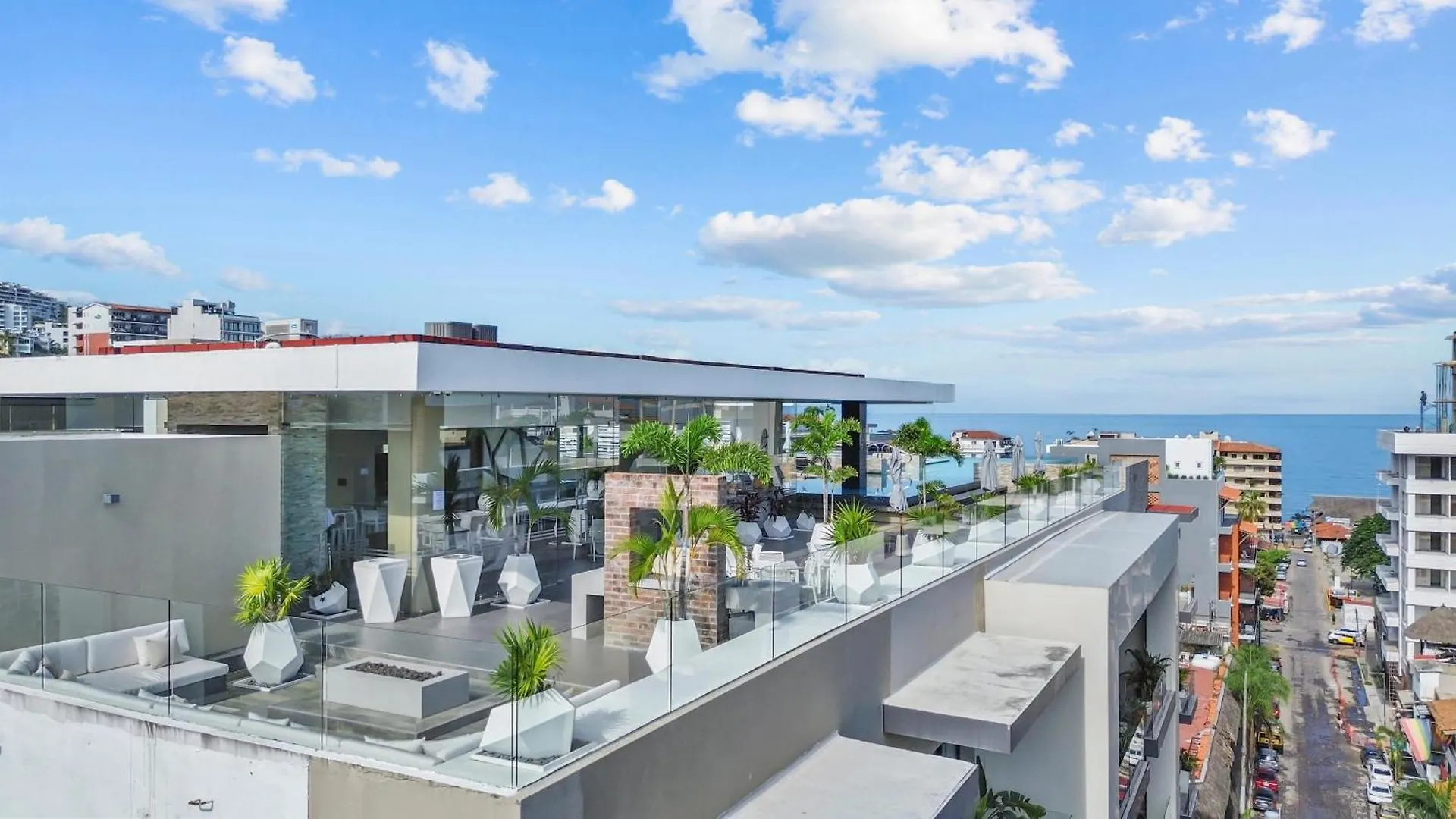 Studio In Central Location, Rooftop Pool, Hot Tub, Gym, Fire Pit プエルトバラータ